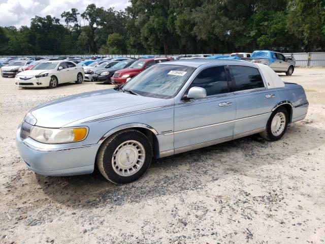 1LNFM81W2WY648767 - 1998 LINCOLN TOWN CAR EXECUTIVE BLUE photo 1