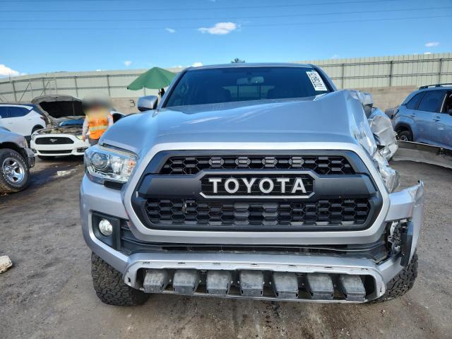 5TFCZ5AN8HX065546 - 2017 TOYOTA TACOMA DOUBLE CAB 银色 照片 5