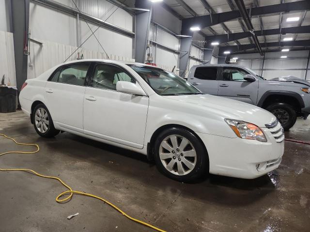 4T1BK36B26U144210 - 2006 TOYOTA AVALON XL WHITE photo 4