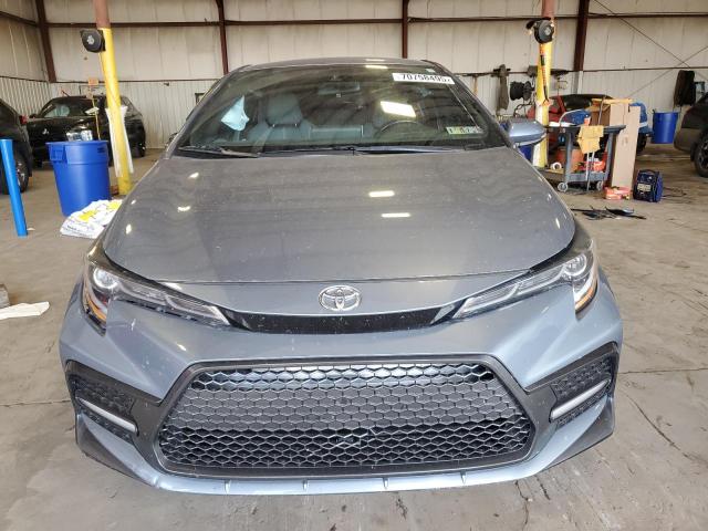 5YFS4RCE4LP056123 - 2020 TOYOTA COROLLA SE GRAY photo 5