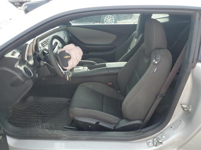 2G1FB1E32F9302927 - 2015 CHEVROLET CAMARO LS ვერცხლისფერი ფოტო 7