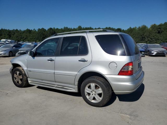 4JGAB57E45A517828 - 2005 MERCEDES-BENZ ML 350 SILVER photo 2