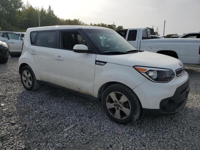 KNDJN2A29K7002065 - 2019 KIA SOUL WHITE photo 4