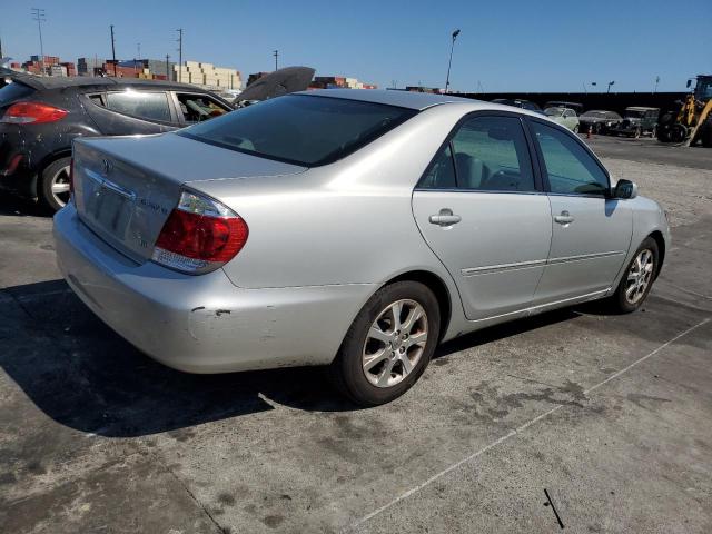 4T1BF30K96U115932 - 2006 TOYOTA CAMRY LE ვერცხლისფერი ფოტო 3