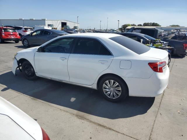 4T1BF1FK9CU558010 - 2012 TOYOTA CAMRY BASE WHITE photo 2