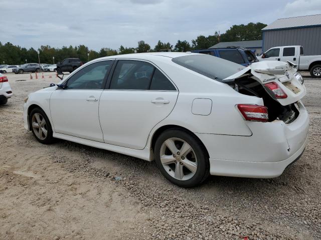 4T1BF3EK4BU765092 - 2011 TOYOTA CAMRY BASE WHITE photo 2