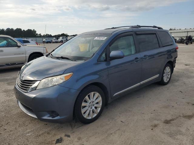 2013 TOYOTA SIENNA LE, 
