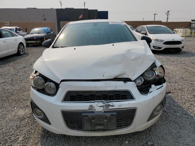 1G1JA5SG6E4161325 - 2014 CHEVROLET SONIC LS თეთრი ფოტო 5