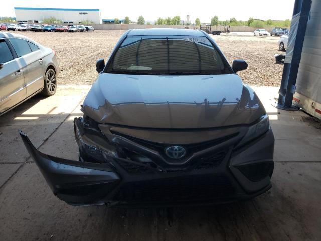 4T1G31AK7PU615428 - 2023 TOYOTA CAMRY SE NIGHT SHADE GRAY photo 5
