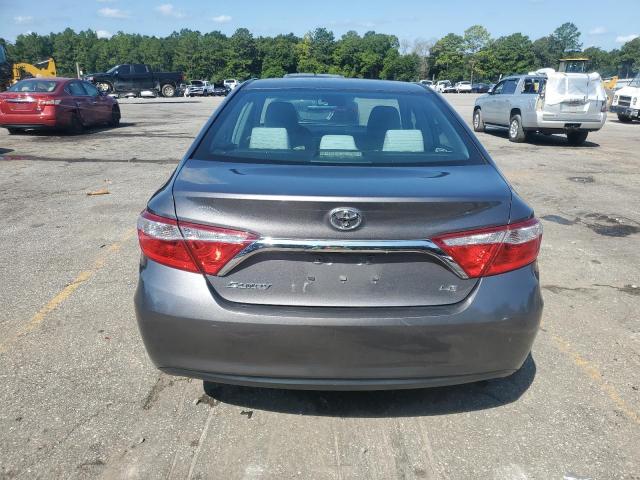 4T1BF1FK3HU336439 - 2017 TOYOTA CAMRY LE 灰色 照片 6