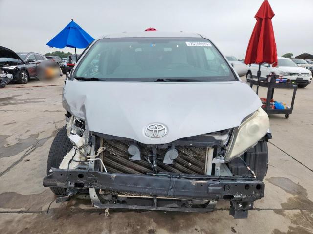 5TDKK3DC9GS700907 - 2016 TOYOTA SIENNA LE SILVER photo 5