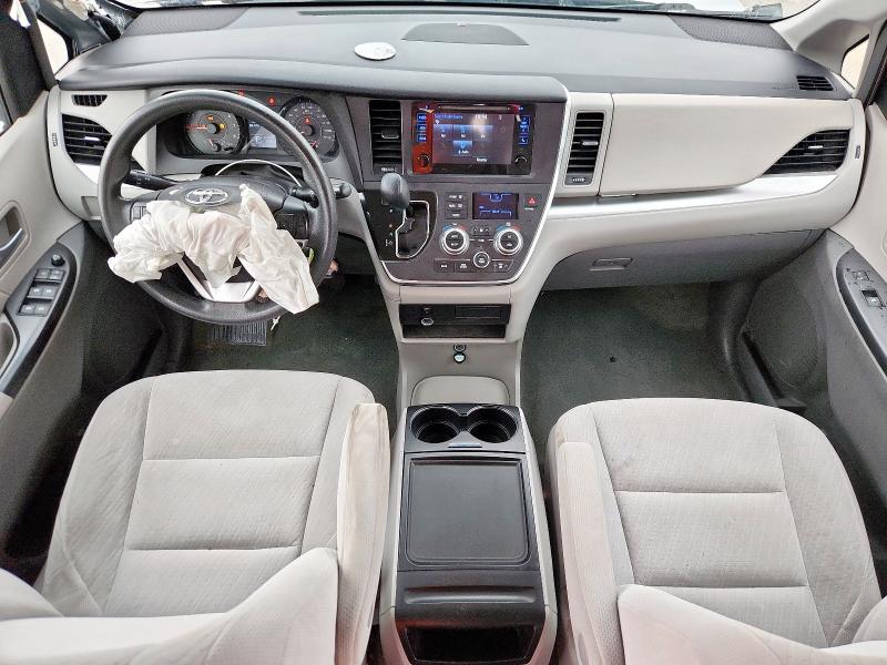 5TDKK3DC9GS700907 - 2016 TOYOTA SIENNA LE SILVER photo 8