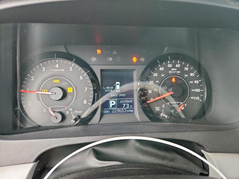 5TDKK3DC9GS700907 - 2016 TOYOTA SIENNA LE SILVER photo 9