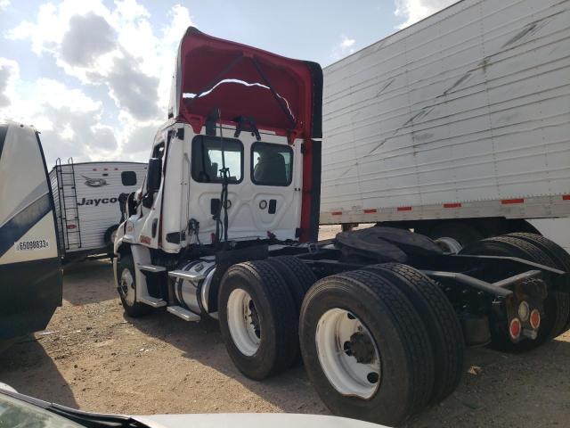 3AKJGBDV1GSHT9873 - 2016 FREIGHTLINER CASCADIA 1 WHITE photo 3