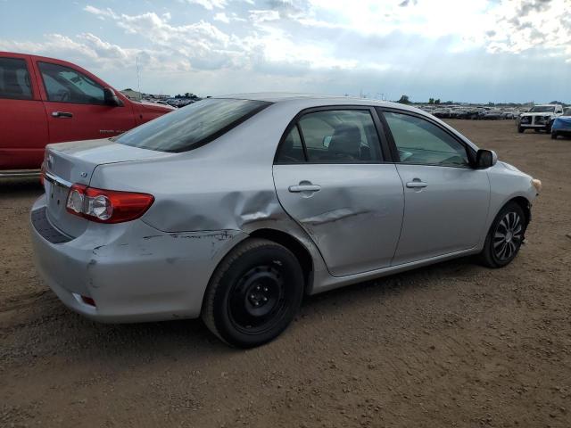 5YFBU4EE8CP065598 - 2012 TOYOTA COROLLA BASE فضي صورة 3
