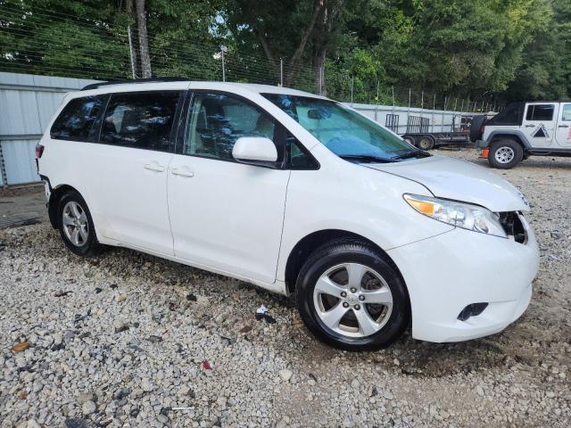 5TDKZ3DC7HS781600 - 2017 TOYOTA SIENNA LE WHITE photo 4