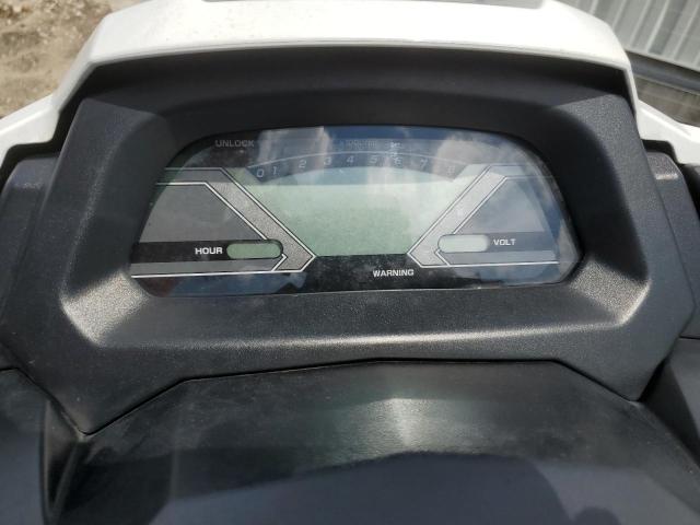 YAMA3197C818 - 2018 YAMAHA VX DELUXE WHITE photo 8