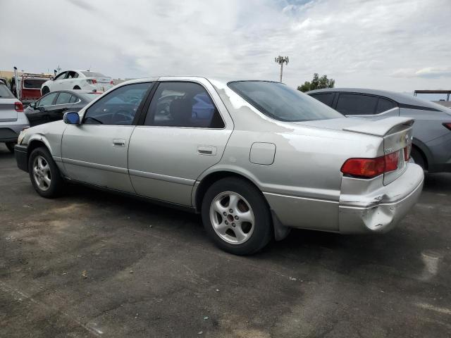 JT2BG22K5Y0482211 - 2000 TOYOTA CAMRY CE 银色 照片 2