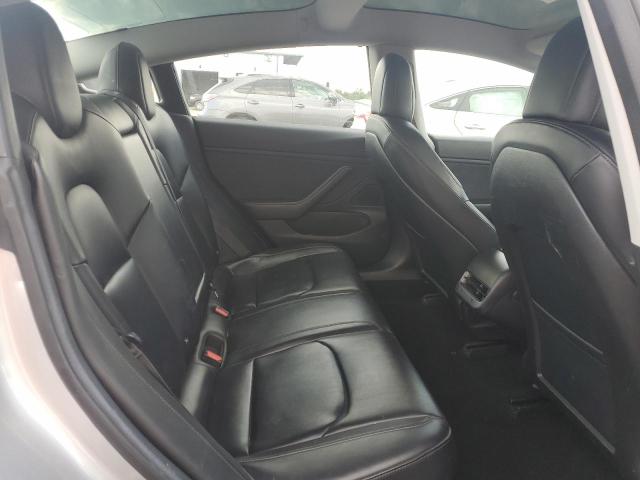 5YJ3E1EA2JF011610 - 2018 TESLA MODEL 3 SILVER photo 10