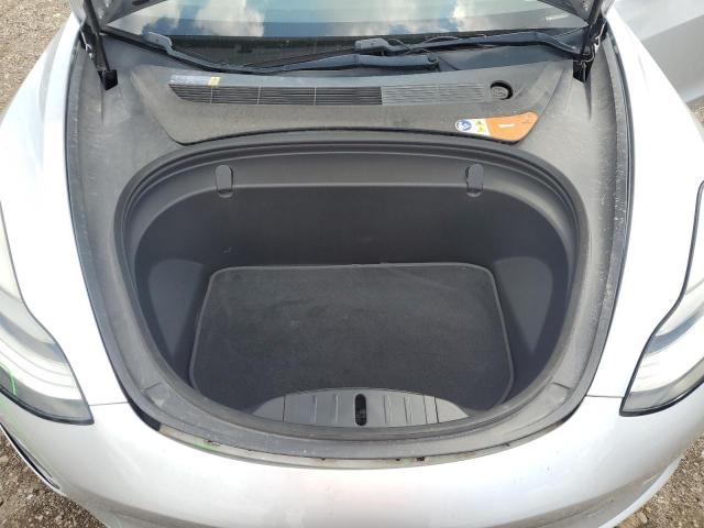5YJ3E1EA2JF011610 - 2018 TESLA MODEL 3 SILVER photo 11