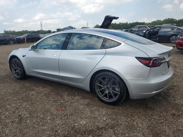 5YJ3E1EA2JF011610 - 2018 TESLA MODEL 3 SILVER photo 2
