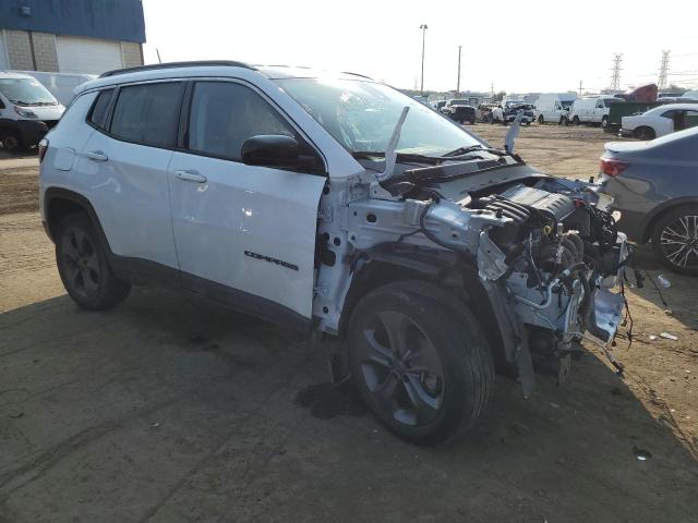 3C4NJDFB8NT125695 - 2022 JEEP COMPASS LATITUDE LUX WHITE photo 4