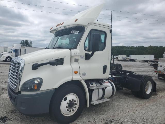 3AKBGADV0HSJH7862 - 2017 FREIGHTLINER CASCADIA 1 WHITE photo 2