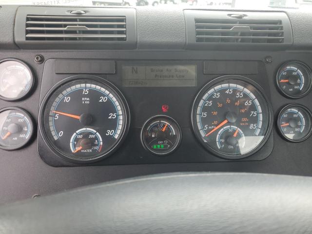 3AKBGADV0HSJH7862 - 2017 FREIGHTLINER CASCADIA 1 WHITE photo 8