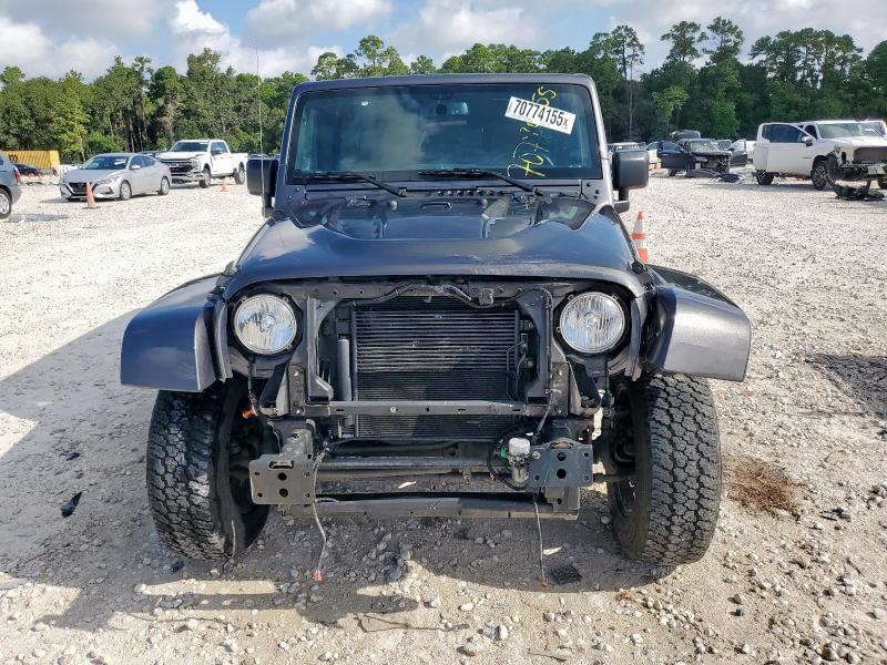 1C4BJWEG4GL319568 - 2016 JEEP WRANGLER U SAHARA CHARCOAL photo 5