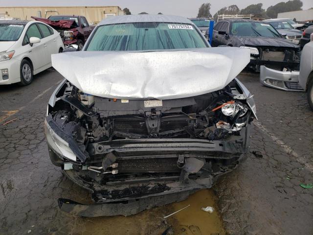 3VW2K7AJ1BM010889 - 2011 VOLKSWAGEN JETTA BASE فضي صورة 5