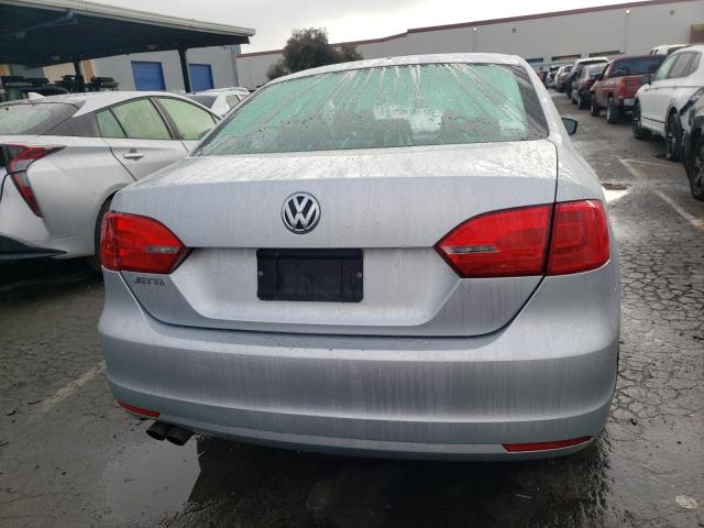 3VW2K7AJ1BM010889 - 2011 VOLKSWAGEN JETTA BASE فضي صورة 6