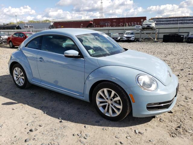 3VWRL7AT5DM658624 - 2013 VOLKSWAGEN BEETLE BLUE photo 4