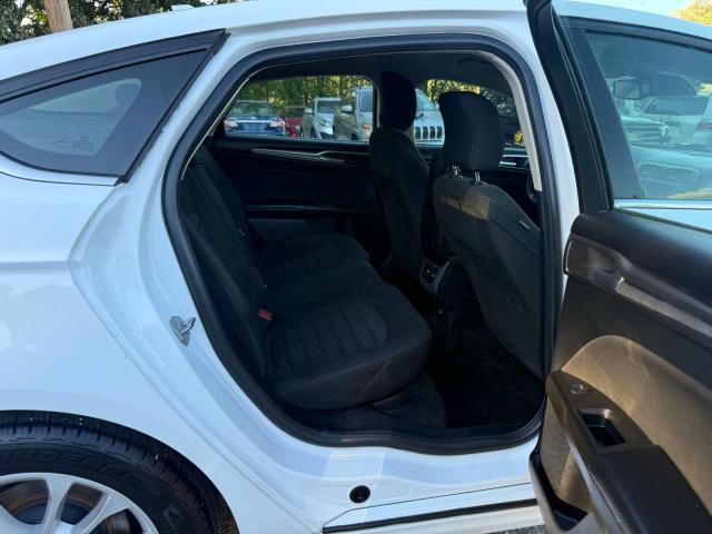 3FA6P0HD0KR203394 - 2019 FORD FUSION SE 白色 照片 6