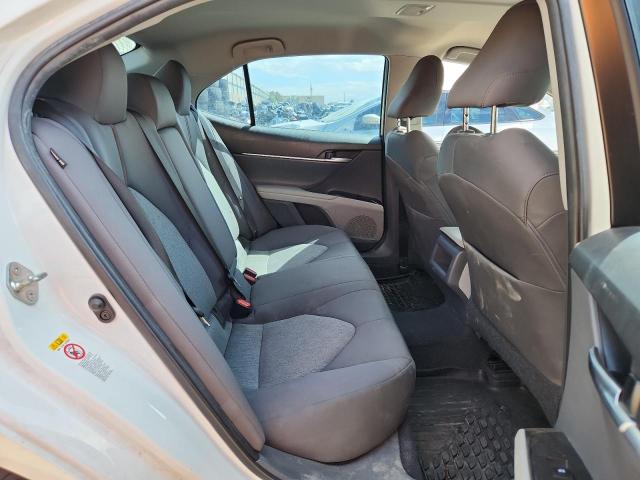 4T1B11HK4JU103932 - 2018 TOYOTA CAMRY L WHITE photo 10