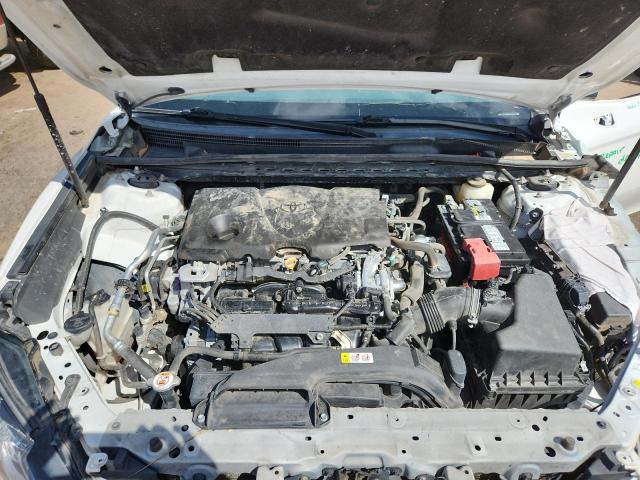 4T1B11HK4JU103932 - 2018 TOYOTA CAMRY L WHITE photo 11