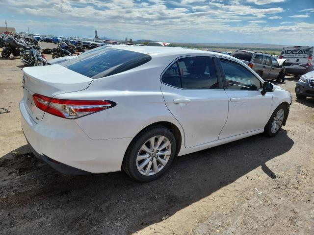 4T1B11HK4JU103932 - 2018 TOYOTA CAMRY L WHITE photo 3