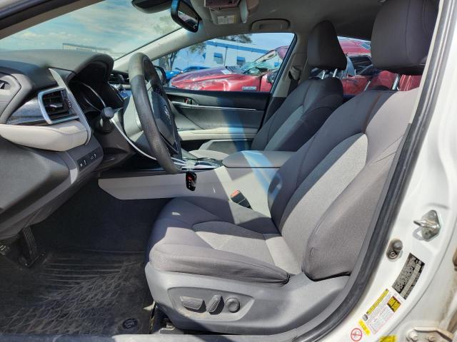 4T1B11HK4JU103932 - 2018 TOYOTA CAMRY L WHITE photo 7