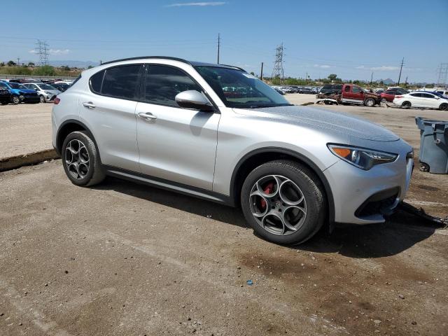 ZASFAKPN5J7B93959 - 2018 ALFA ROMEO STELVIO SPORT Серебристый фото 4