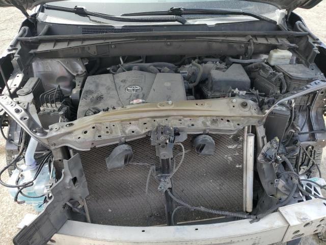 5TDKZRFH6JS539818 - 2018 TOYOTA HIGHLANDER SE Графитовый фото 11