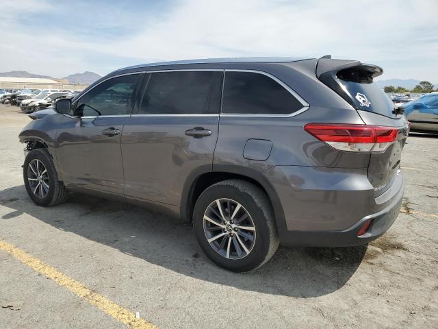 5TDKZRFH6JS539818 - 2018 TOYOTA HIGHLANDER SE Графитовый фото 2