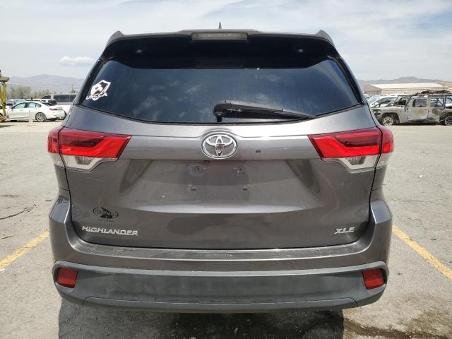 5TDKZRFH6JS539818 - 2018 TOYOTA HIGHLANDER SE Графитовый фото 6
