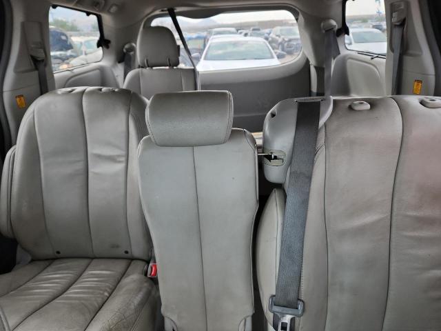 5TDYK3DC6CS246538 - 2012 TOYOTA SIENNA XLE SILVER photo 10