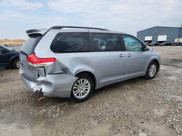 5TDYK3DC6CS246538 - 2012 TOYOTA SIENNA XLE SILVER photo 3
