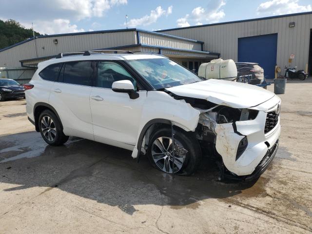 5TDGZRBH6MS113742 - 2021 TOYOTA HIGHLANDER XLE WHITE photo 4