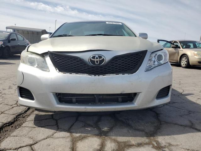 4T1BF3EKXAU104889 - 2010 TOYOTA CAMRY BASE SILVER photo 5