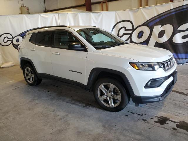 3C4NJDBN0PT553067 - 2023 JEEP COMPASS LATITUDE Beyaz fotoğraf 4