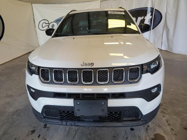 3C4NJDBN0PT553067 - 2023 JEEP COMPASS LATITUDE Beyaz fotoğraf 5