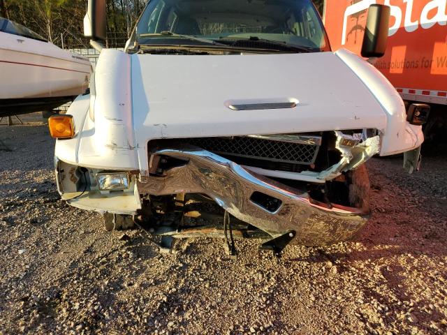 1GBE4E1224F518108 - 2004 CHEVROLET C4500 C4E042 WHITE photo 9