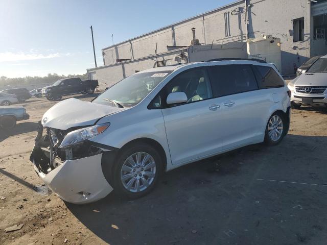 2011 TOYOTA SIENNA XLE, 