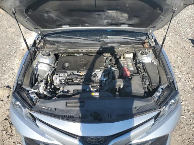 4T1B11HK6JU543473 - 2018 TOYOTA CAMRY L 银色 照片 11